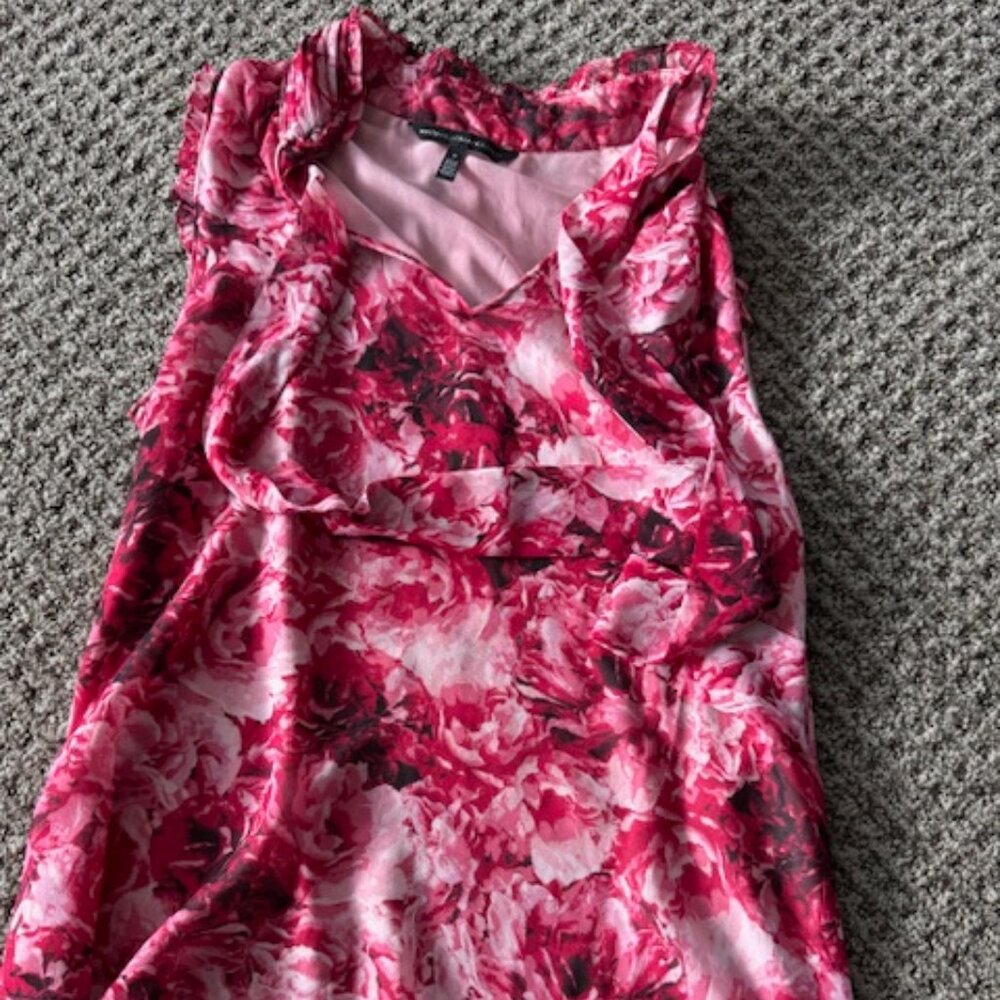 Women's White House Black Market Small sleeveless blouse size S